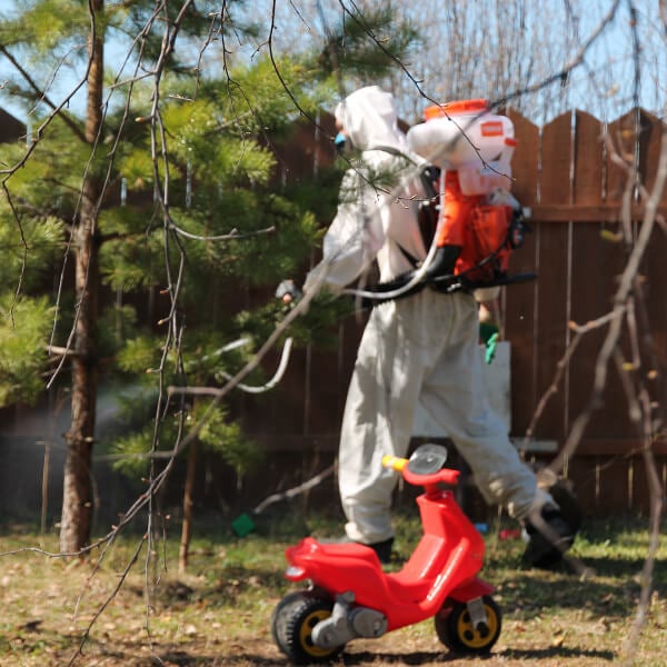 Обработка участка от клещей в Вологде?